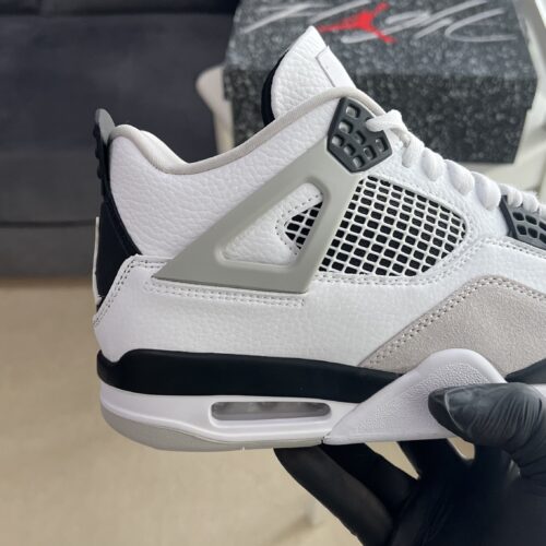 Air Jordan 4 Retro "Military Black" - Image 3